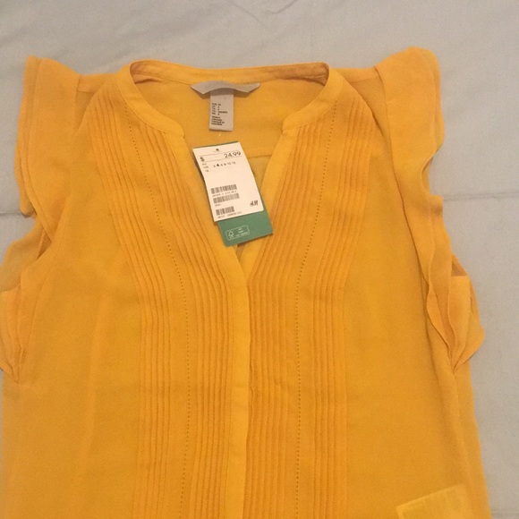 Never wore yellow blouse - Picture 2 of 4